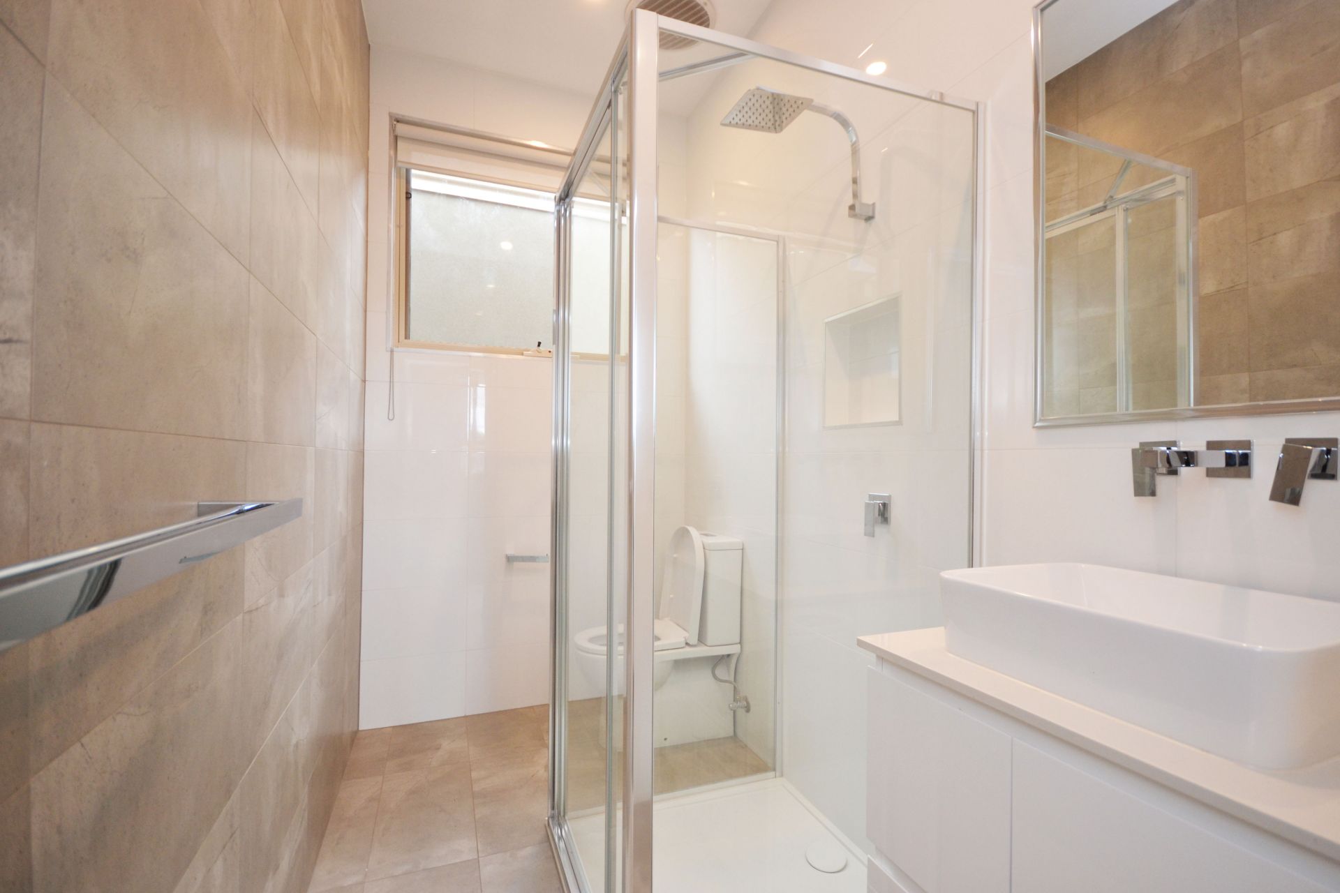 CONTEMPORARY DELIGHT – THE EPITOME OF ELEGANCE OVERLOOKING PARKLANDS