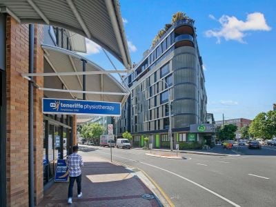 EXPOSED RETAIL OPPORTUNITY ALONG COMMERCIAL ROAD