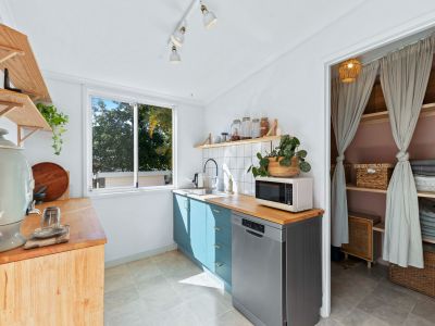 RARE REFURBISHED FREESTANDING RETAIL/OFFICE!