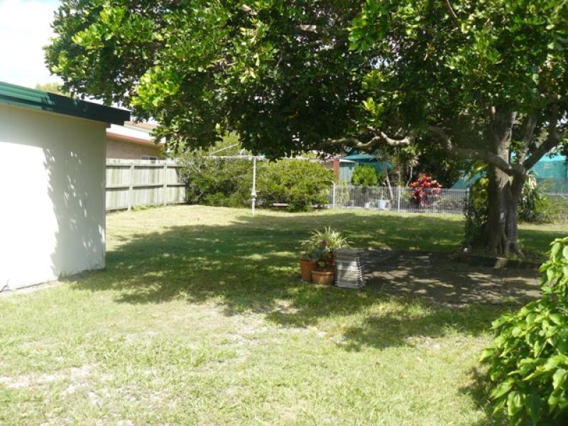 62 Palmer Avenue GOLDEN BEACH QLD, Golden Beach - Thumbnail 4