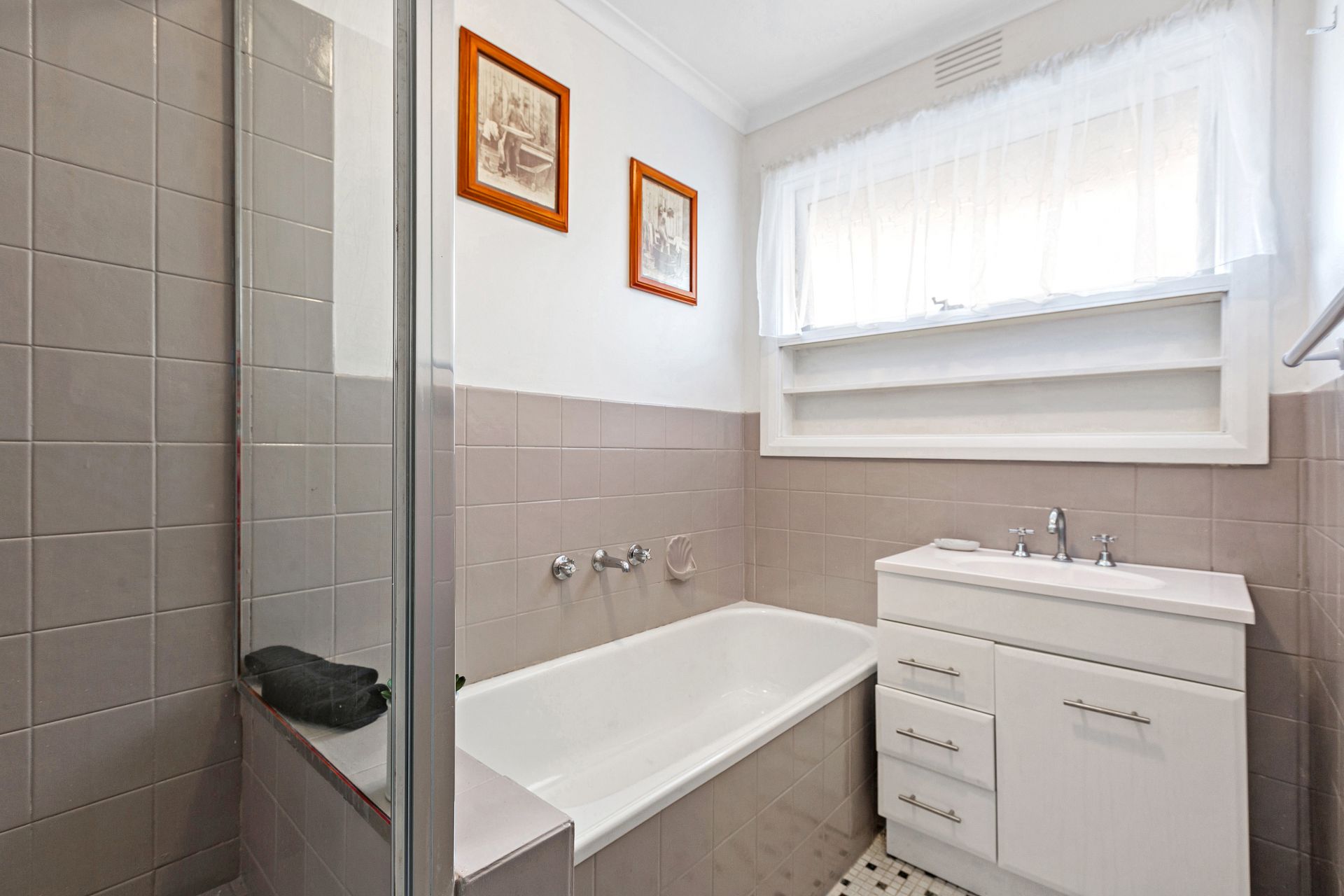 2/10 Hatfield Court, West Footscray - Thumbnail 6