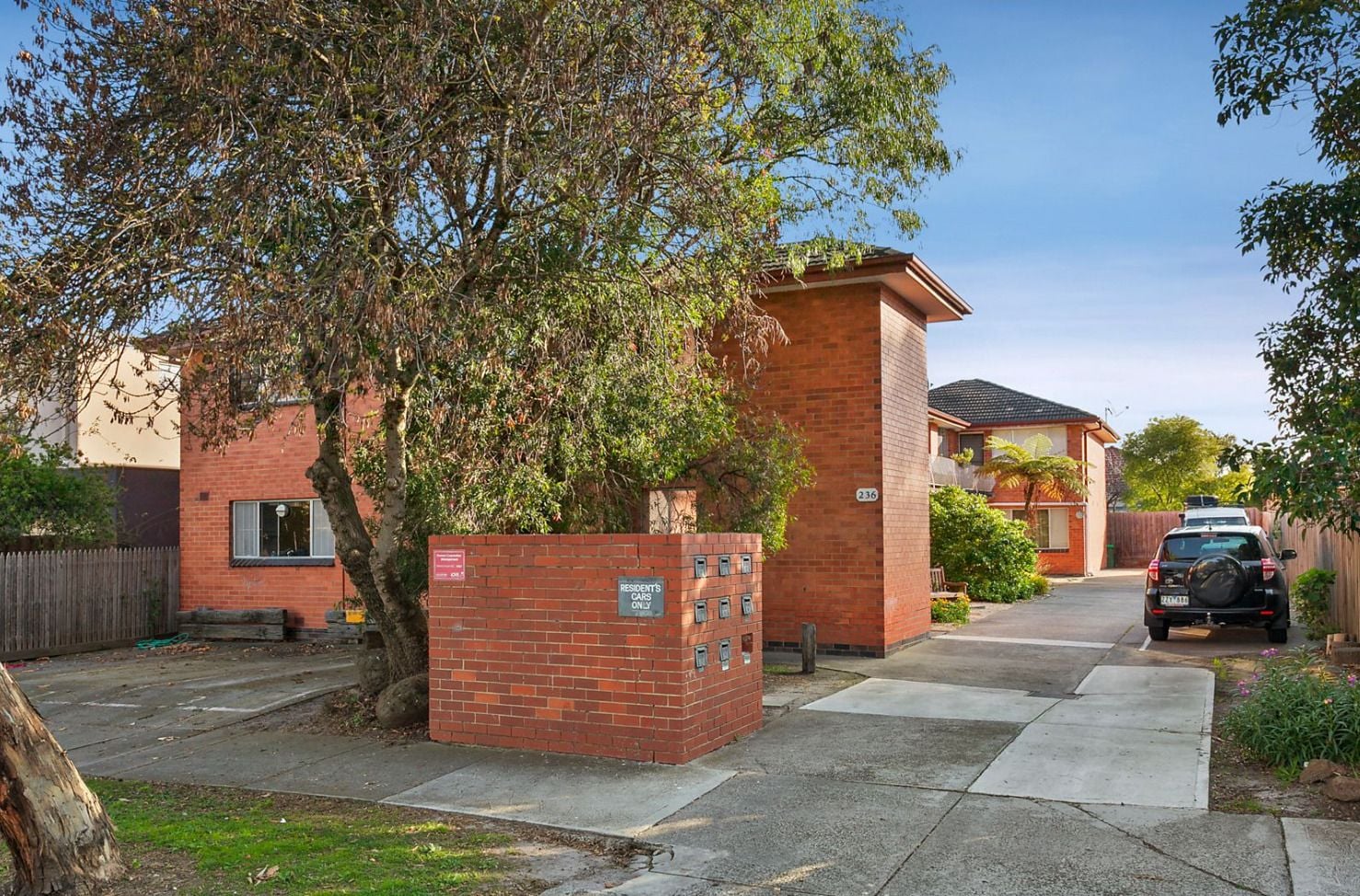 2 Bedroom In Quiet Location!