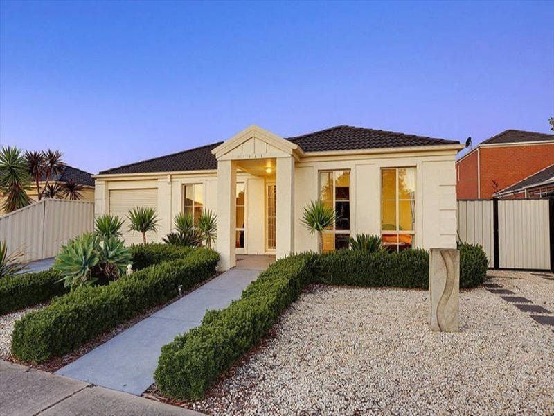 32 The Parkway, Caroline Springs - Thumbnail 2