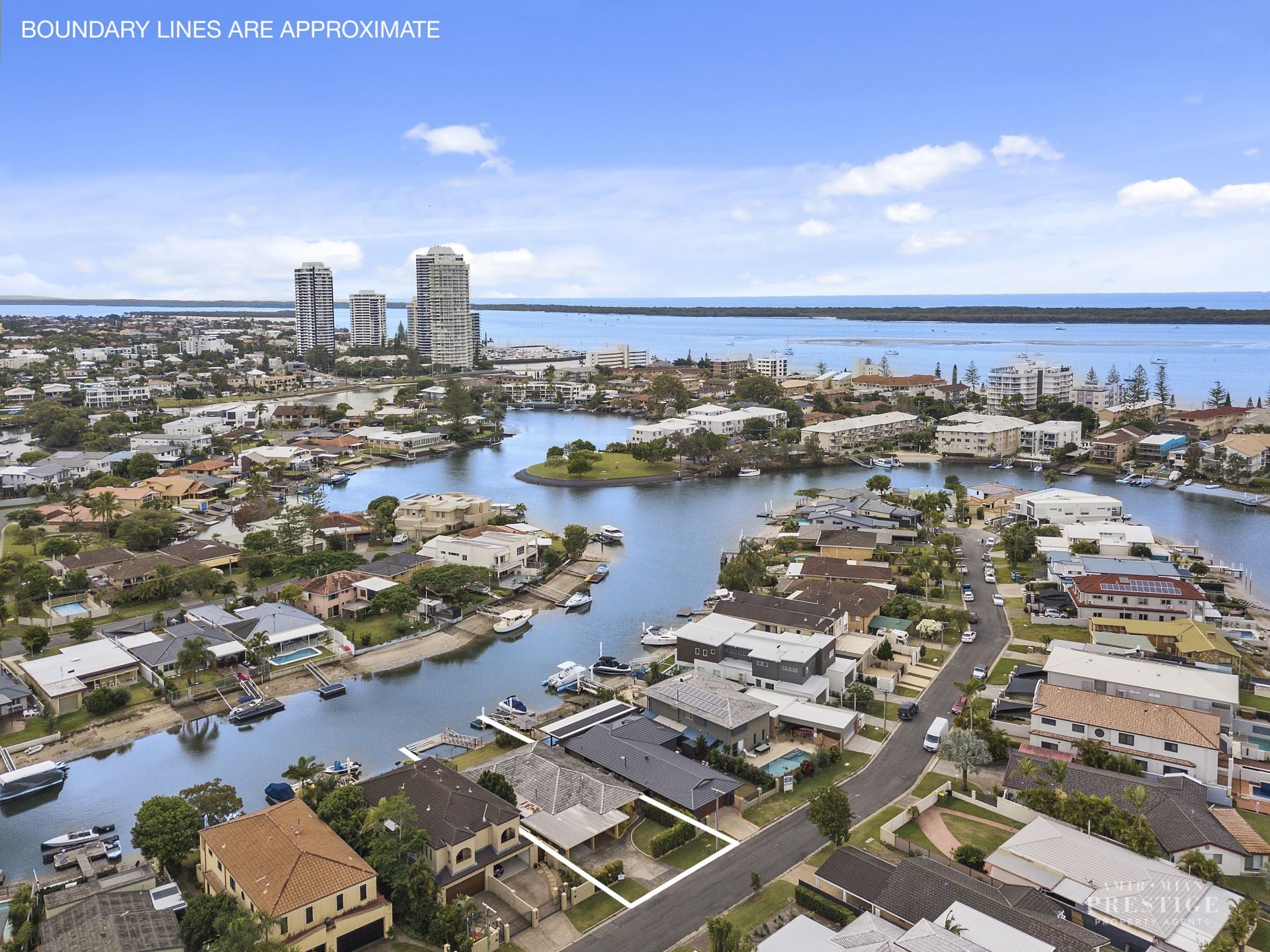 15 Vaggelas Crescent, Biggera Waters - Thumbnail 2