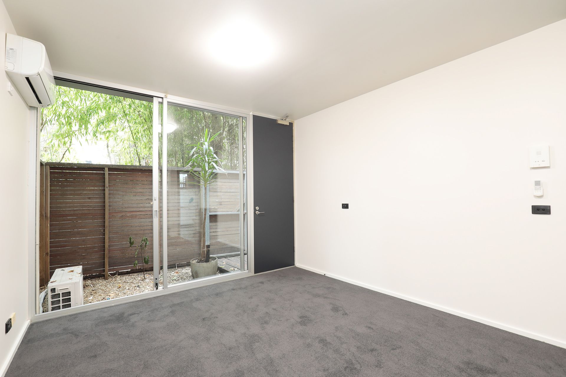 2/186 Barkly Street, St Kilda - Thumbnail 2