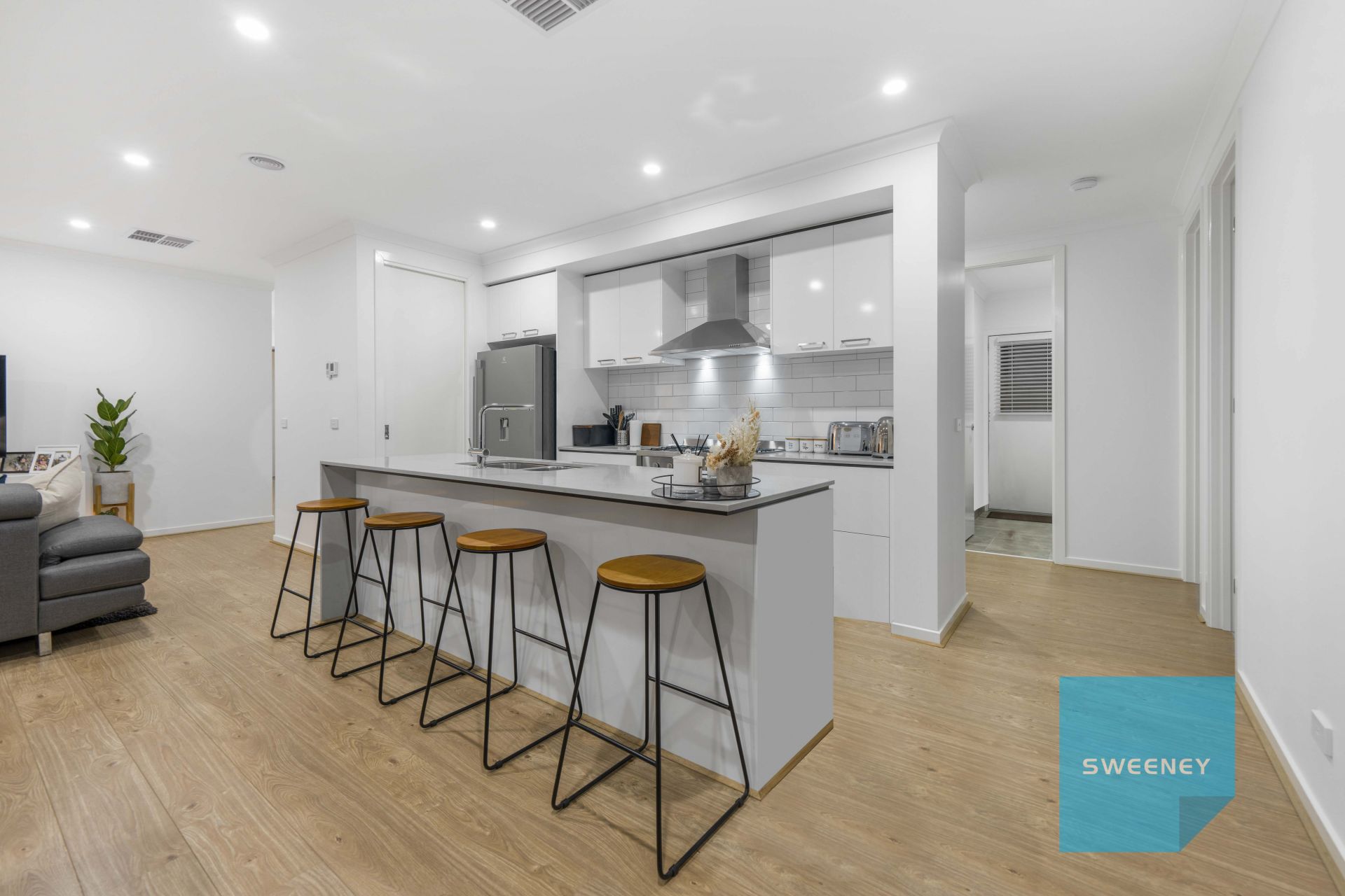 16 Journey Drive, Fraser Rise - Thumbnail 3