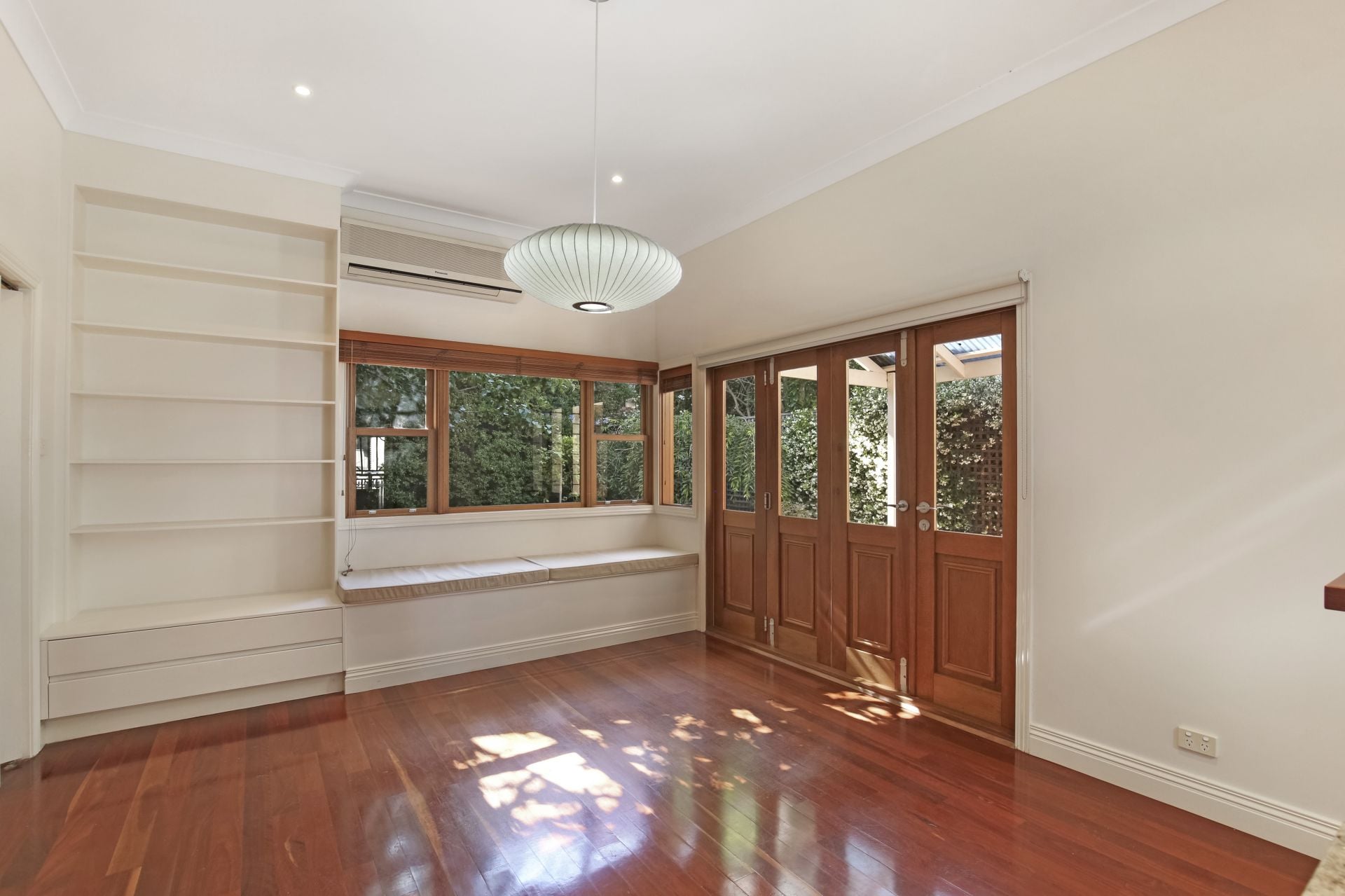 Exquisite 2 Bedroom Home in Superb Location