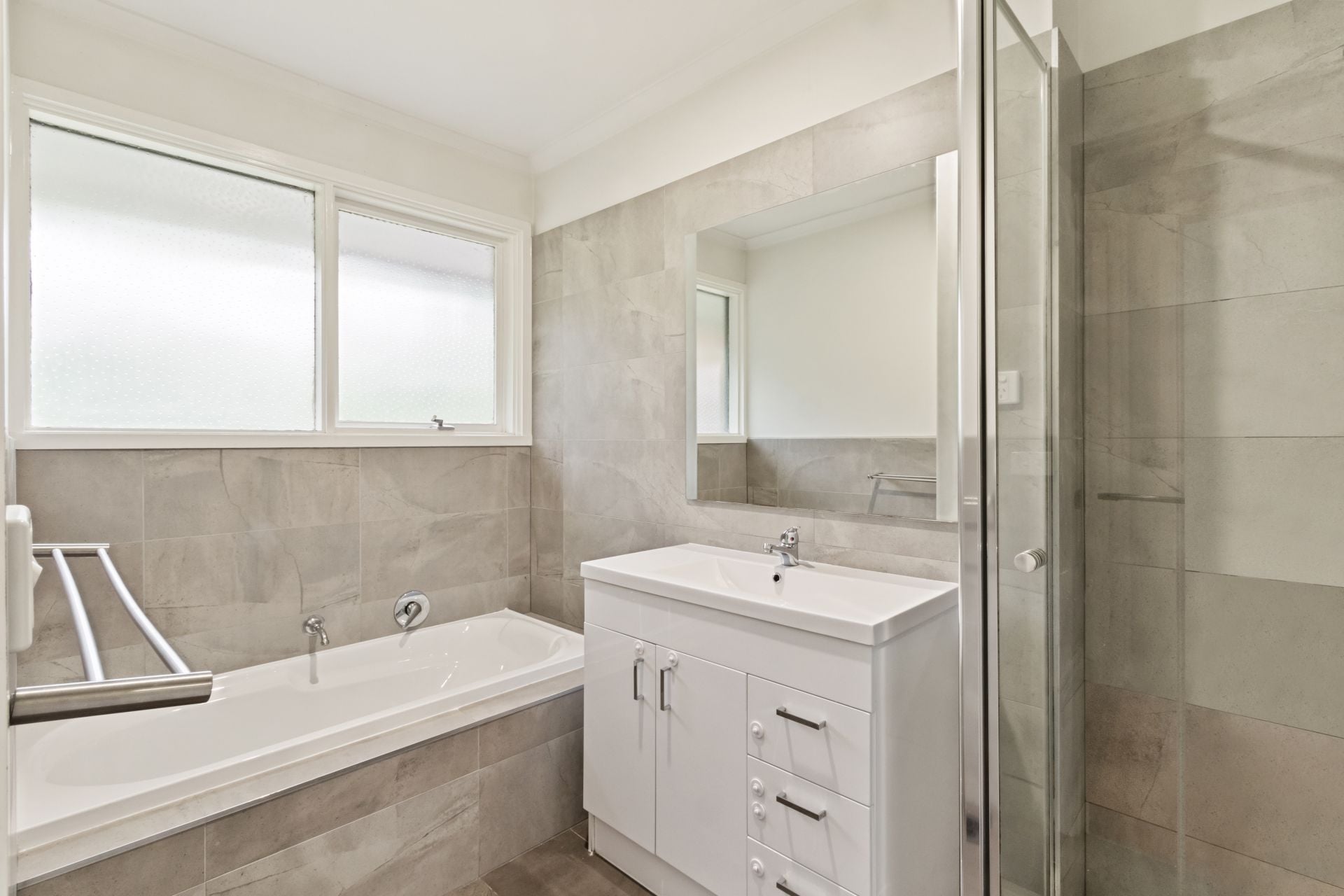 Stunning Renovated 3-Bedroom House with Bungalow in Montmorency