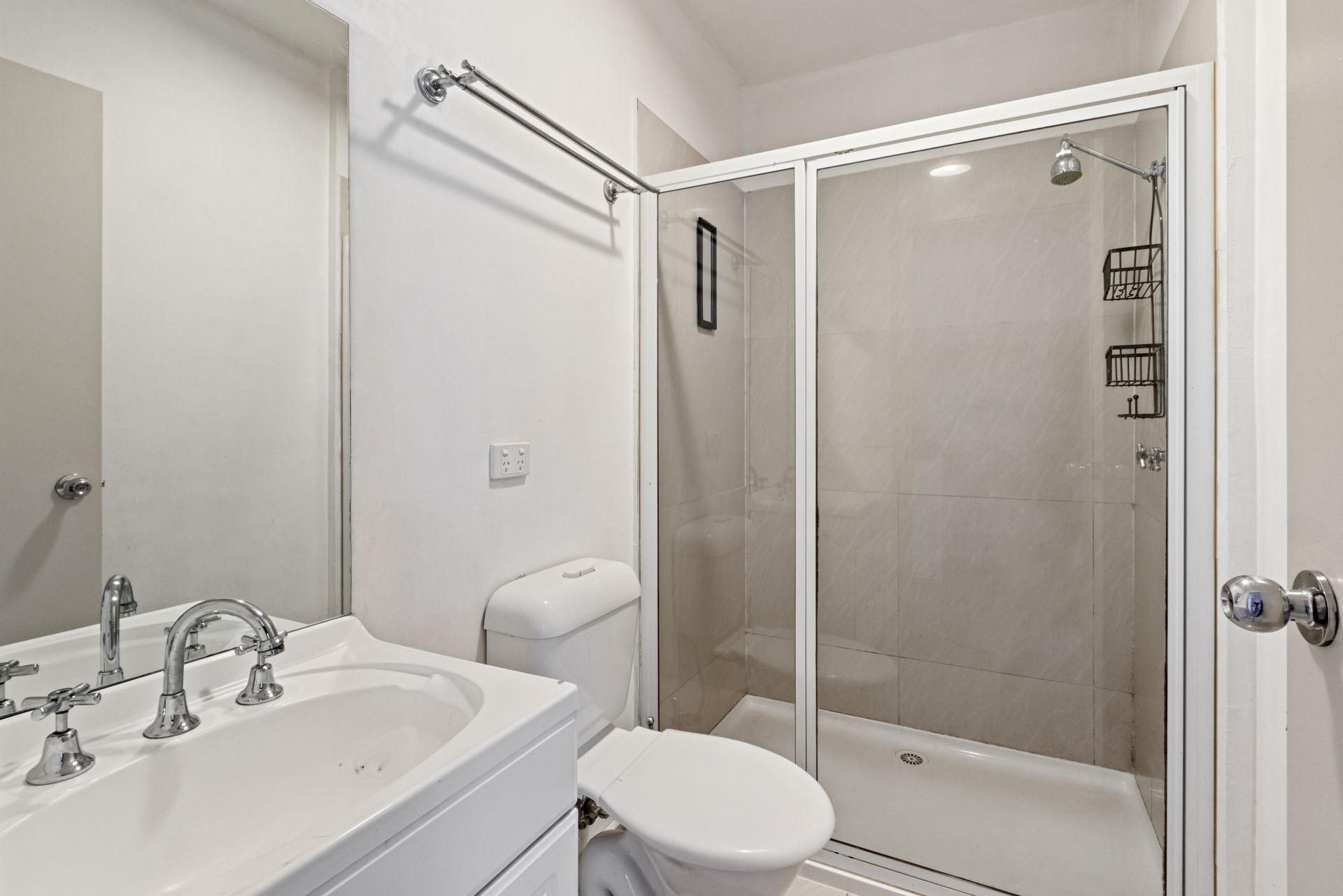 MODERN APARTMENT IN IDEAL LOCATION!