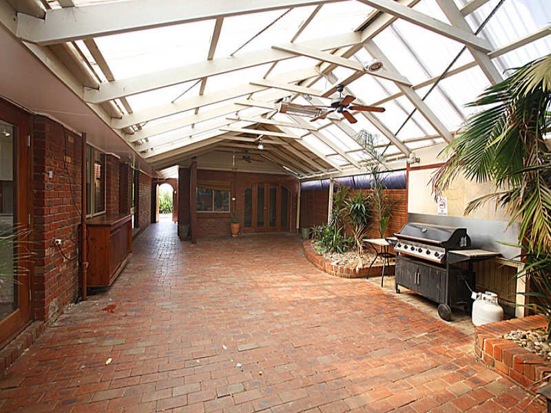 22 Polly Woodside Drive, Altona Meadows - Thumbnail 4