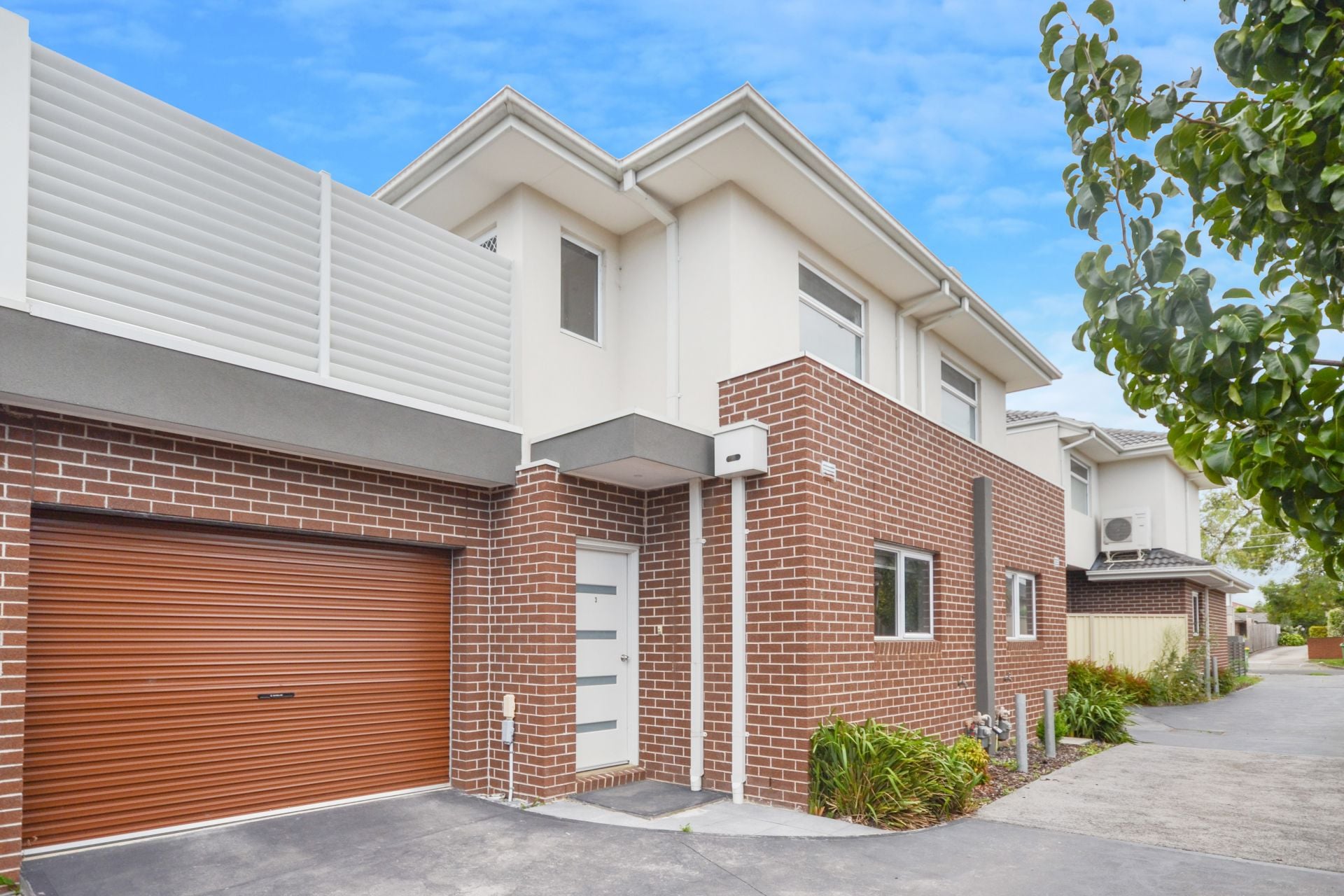 LOOKING FOR MODERN SOPHISTICATION? YOUR SEARCH IS OVER!