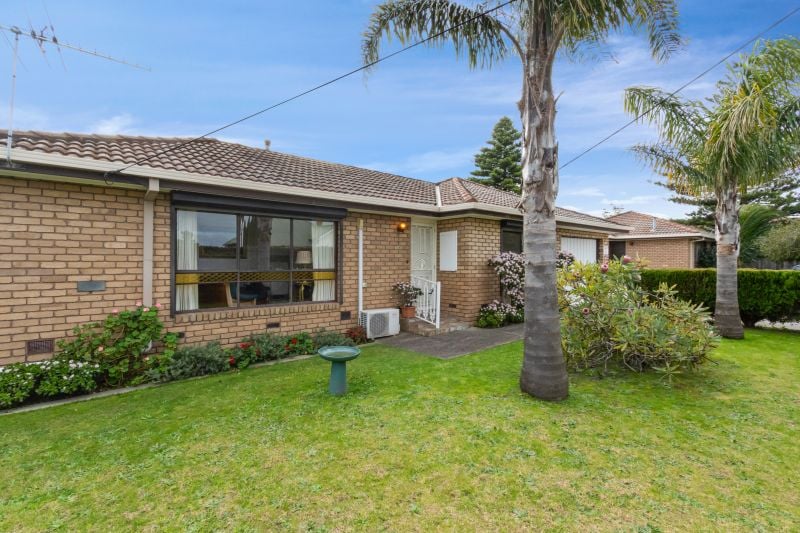 1/16 Henry Street, Reservoir