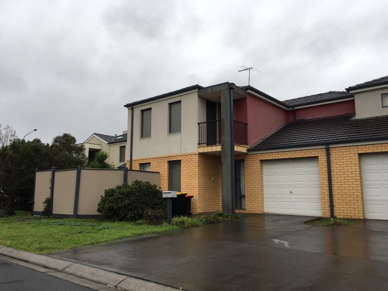2/8 Sherdley Green, Caroline Springs - Thumbnail 2