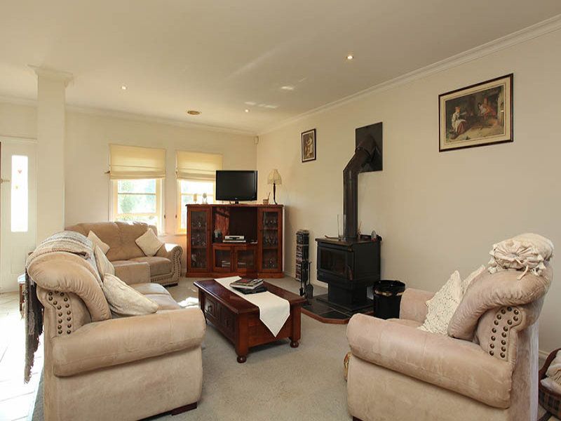 15 Emerald Court, Caroline Springs - Thumbnail 5