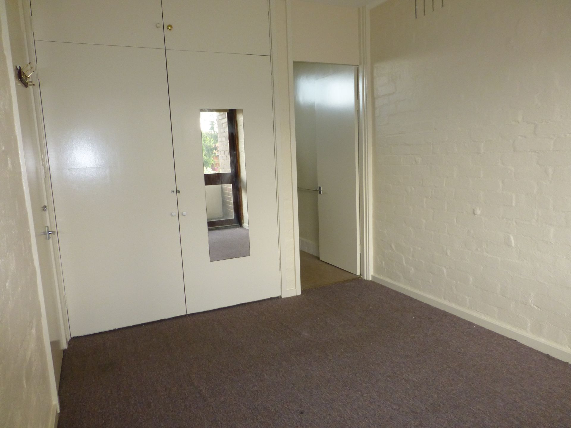 One Bedroom Apartment in a Quaint Corner of Thornbury.
