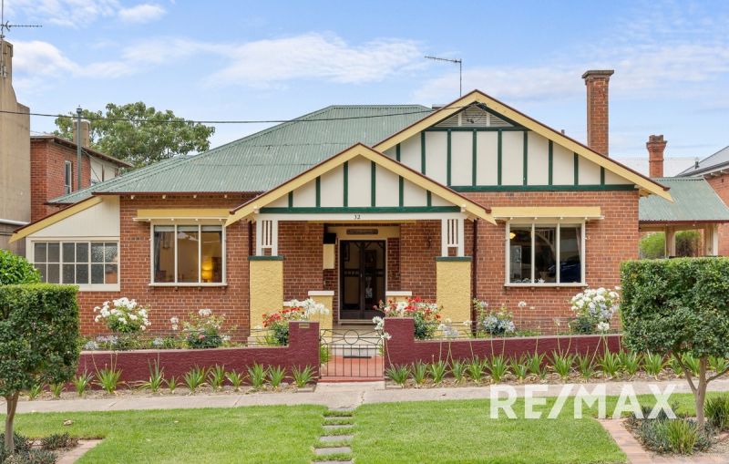 JUNEE 32 Belmore Street