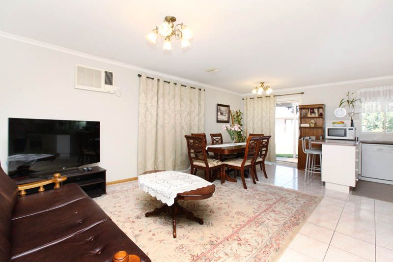 17 Stoneman Turn, Caroline Springs - Thumbnail 4