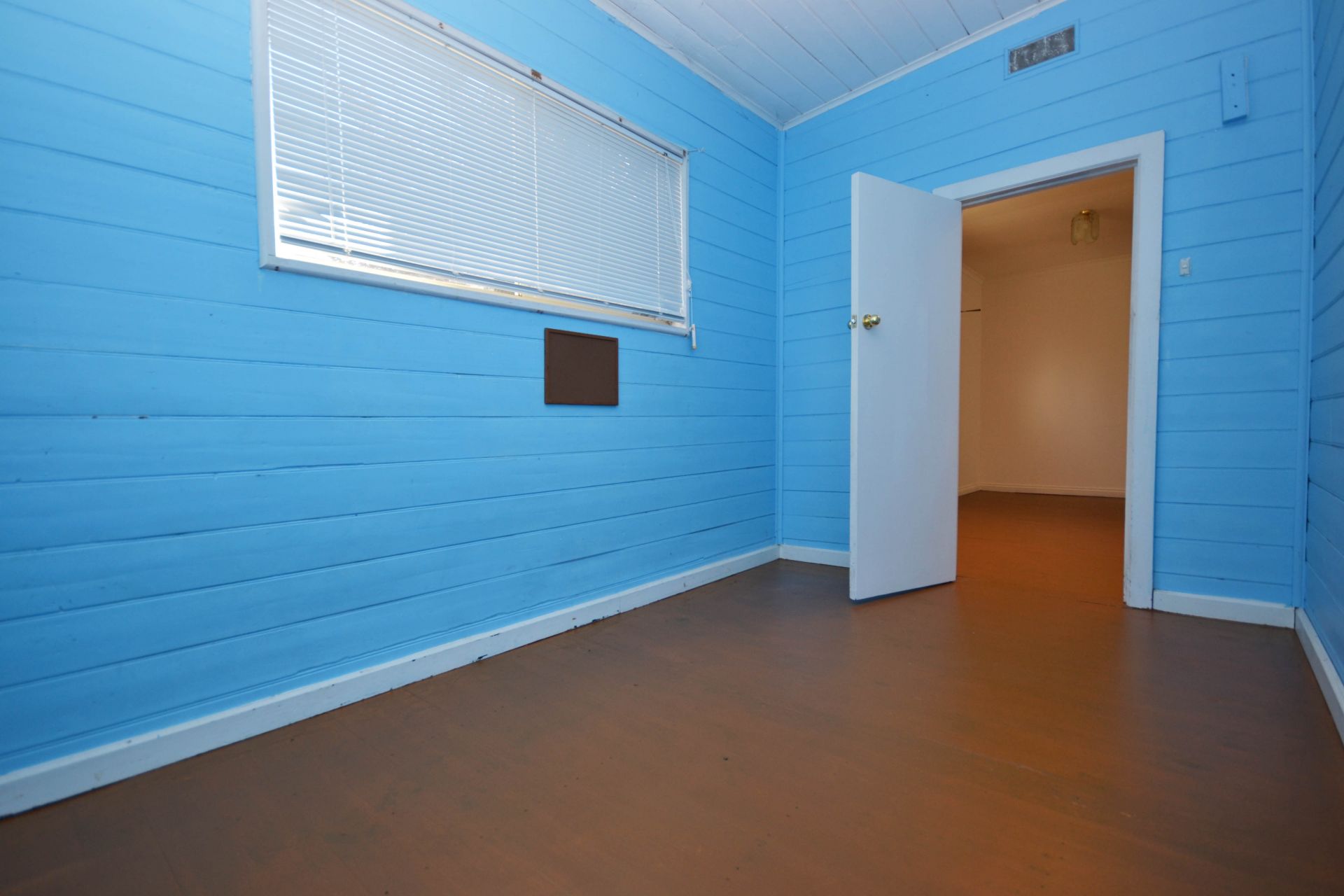 WELL PRESENTED AND CENTRALLY LOCATED