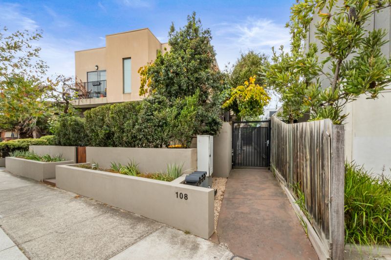 2/108 Plenty Road, Preston