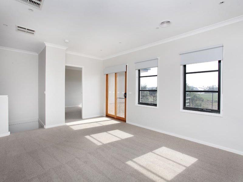27 Vintage Way, Caroline Springs - Thumbnail 8