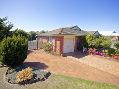 9 Racecourse Crescent, TURNERS BEACH, Turners Beach - Thumbnail 2
