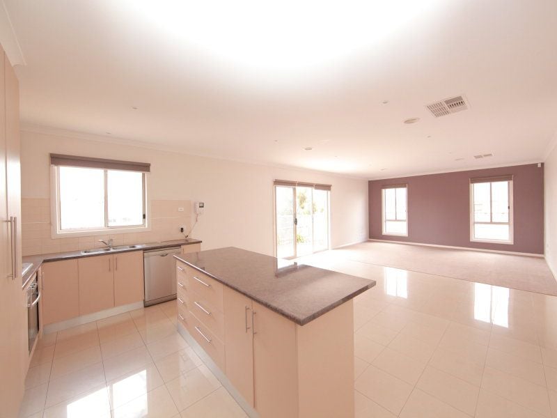 1 Cabarita Crescent SOUTH MORANG, South Morang - Thumbnail 4