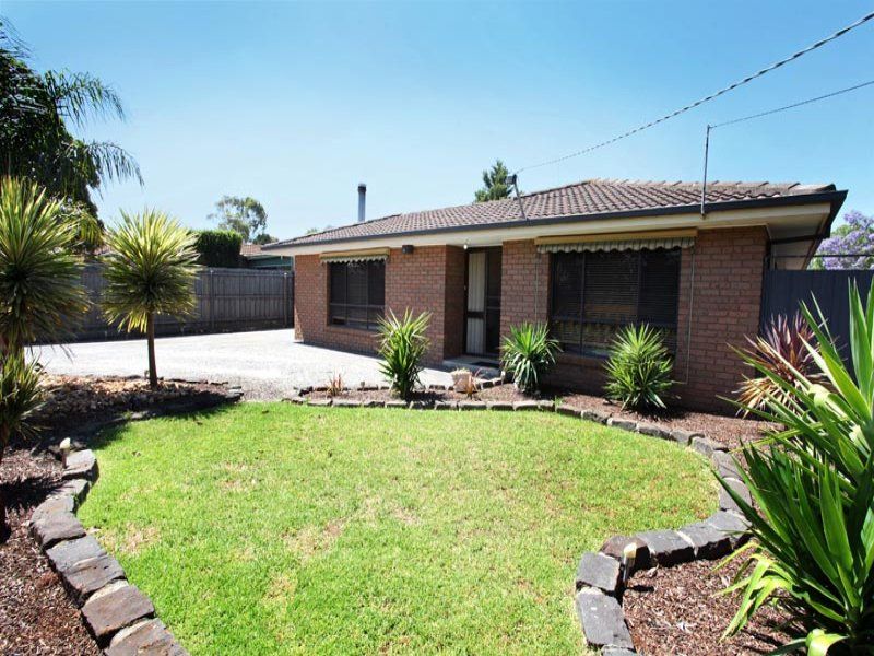 6 Stewart Crescent, Rockbank - Thumbnail 3