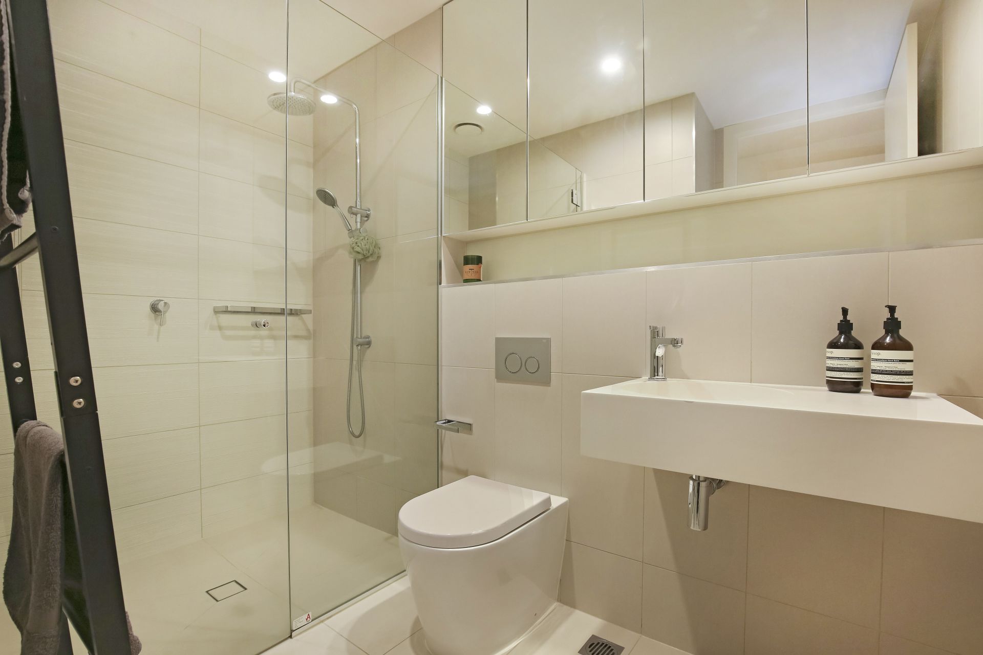 Spacious and Modern Two Bedroom Apartment in Perfect Location! Pet Friendly!