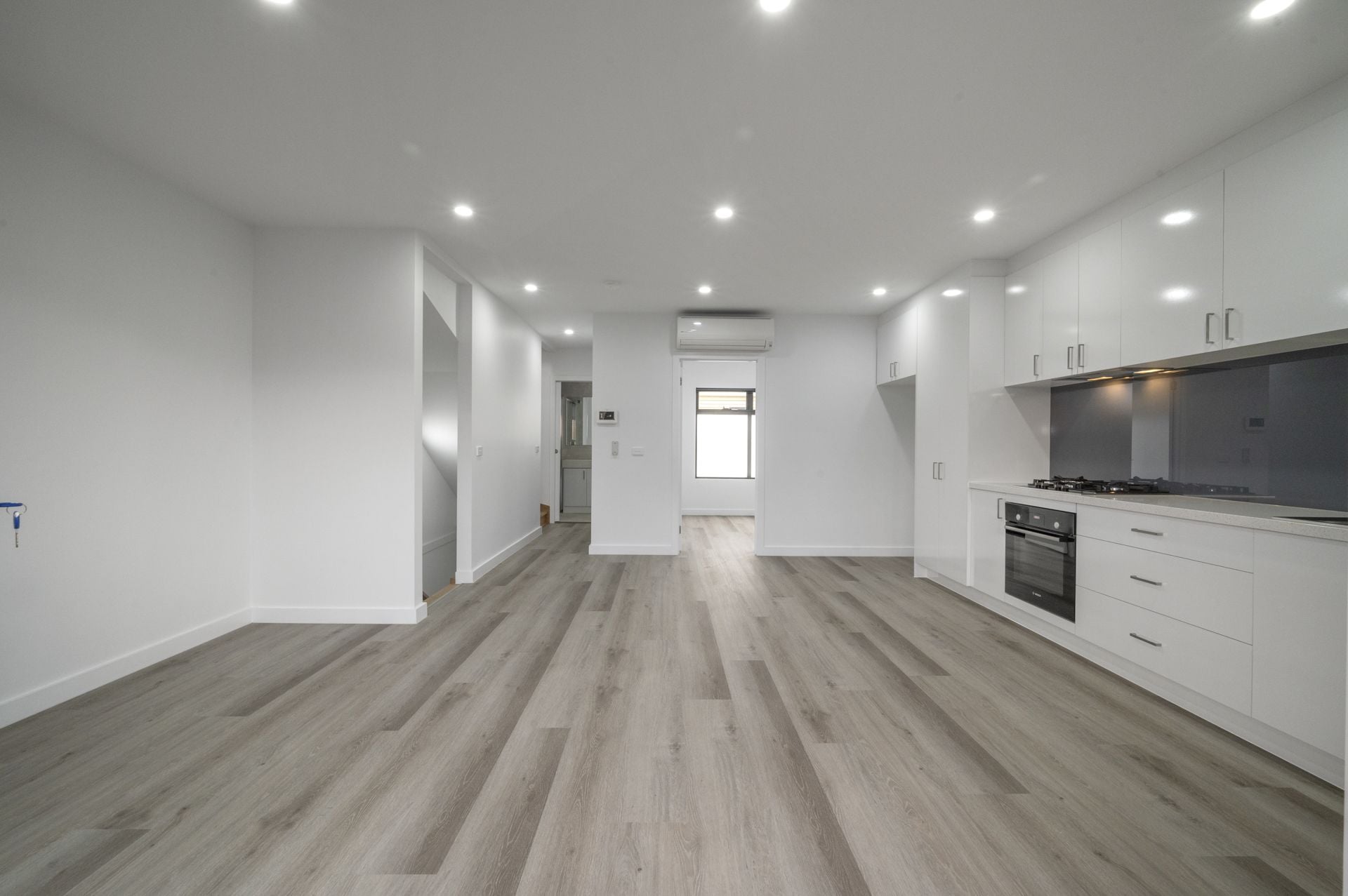 2 BEDROOM TOWNHOUSE