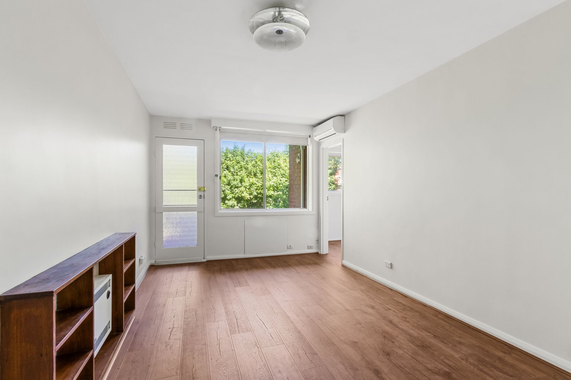 Spacious Two Bedroom Apartment In Idyllic Location!