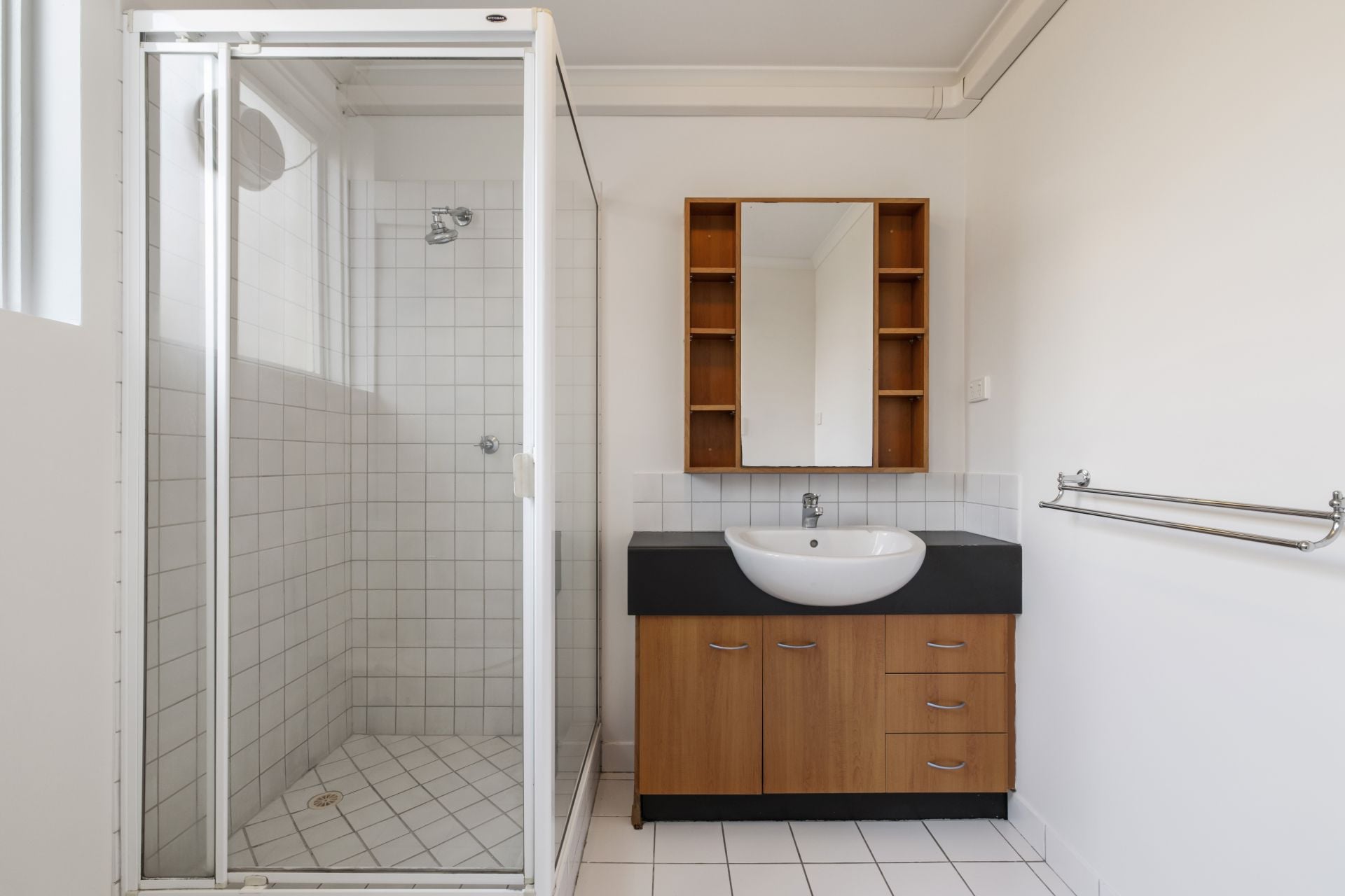One Bedroom Apartment with Two Courtyards!