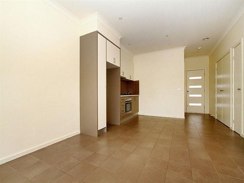 Love Low Maintenance Living - Walk to Latrobe!