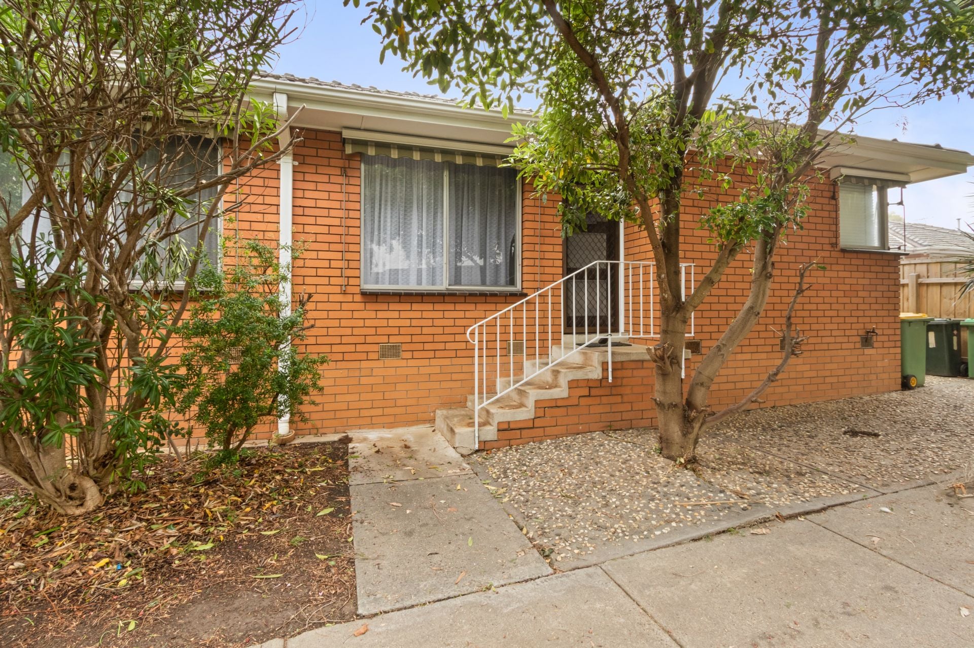 LOCATED IN QUIET STREET!