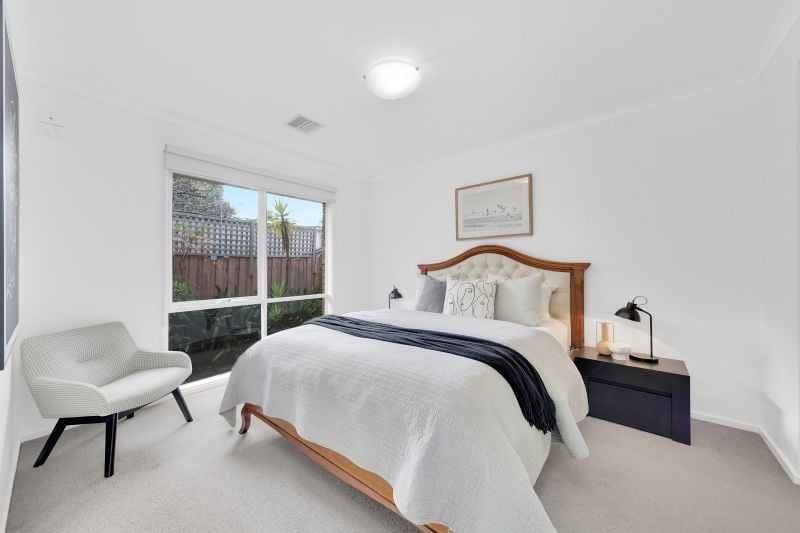 8 Nevern Court, Mill Park