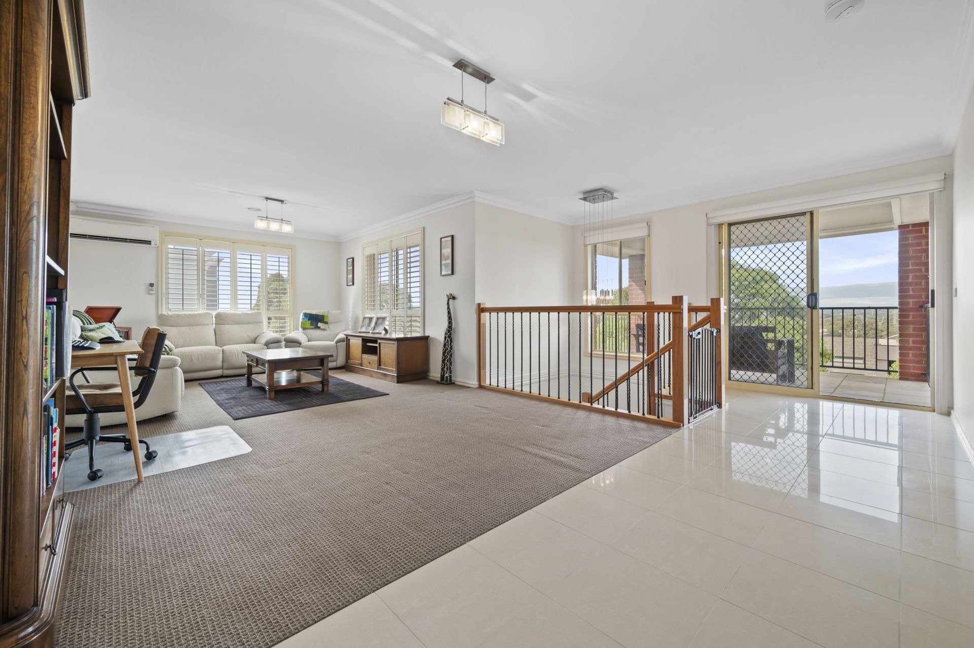 INSTANTLY IMPRESSIVE FAMILY LIVING ** SIX MONTH LEASE **