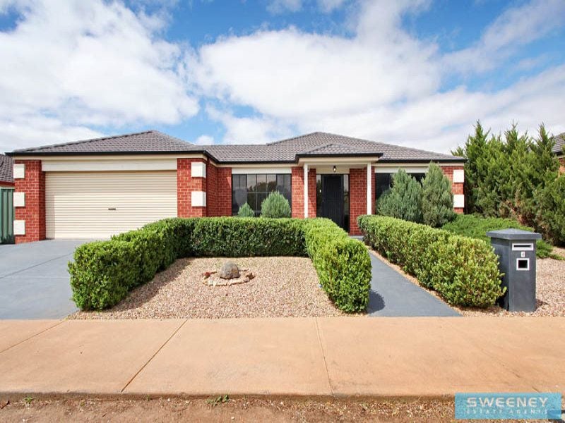 4 Castlemaine Way, Caroline Springs - Thumbnail 2