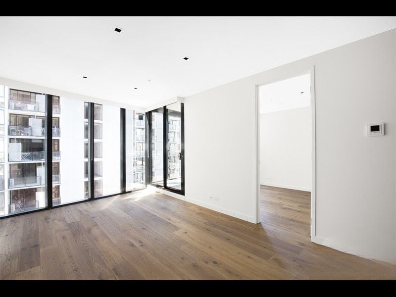 902/675-677 La Trobe Street, Docklands - Thumbnail 2