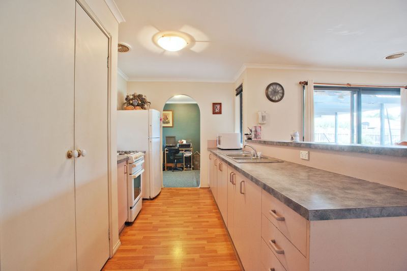 38 Clifton Drive, Bacchus Marsh - Thumbnail 4