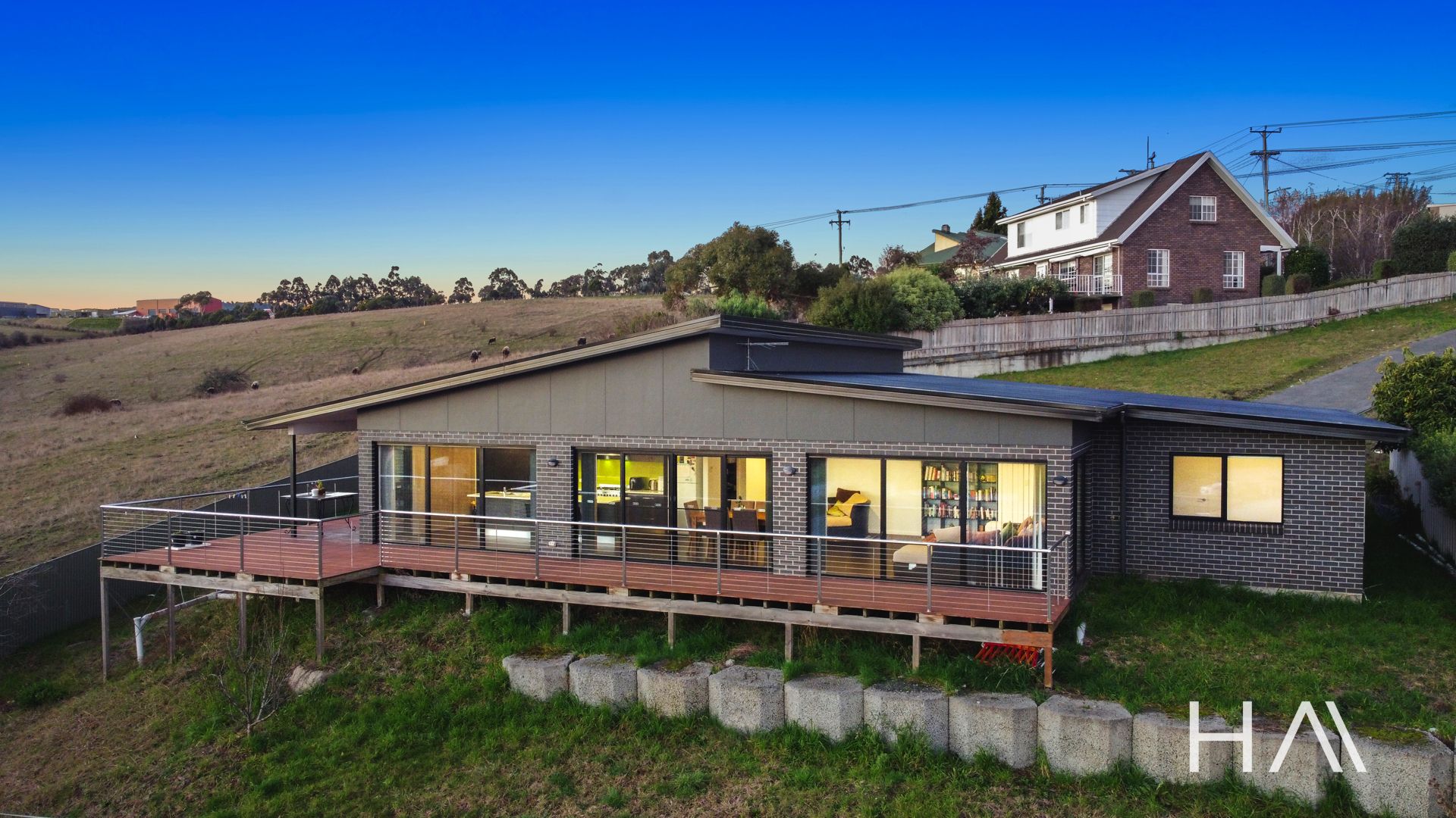 49 Roberts Crescent Newnham, Newnham - Thumbnail 3
