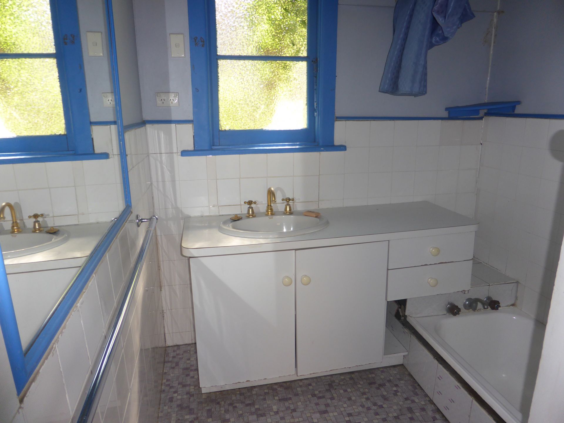 SPACIOUS HOME, CENTRALLY LOCATED!