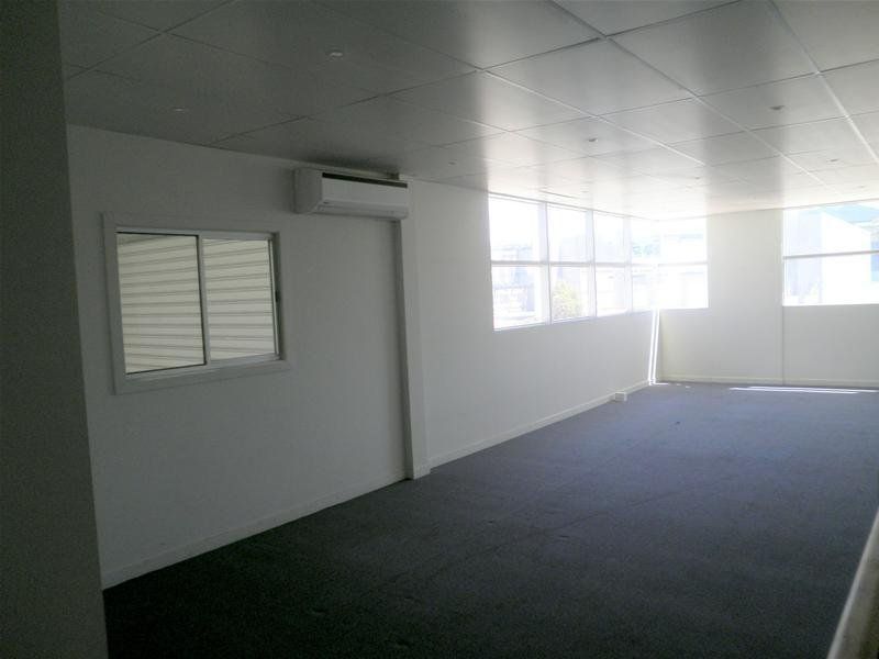 MODERN WAREHOUSE WITH EXCELLENT AMENITIES
