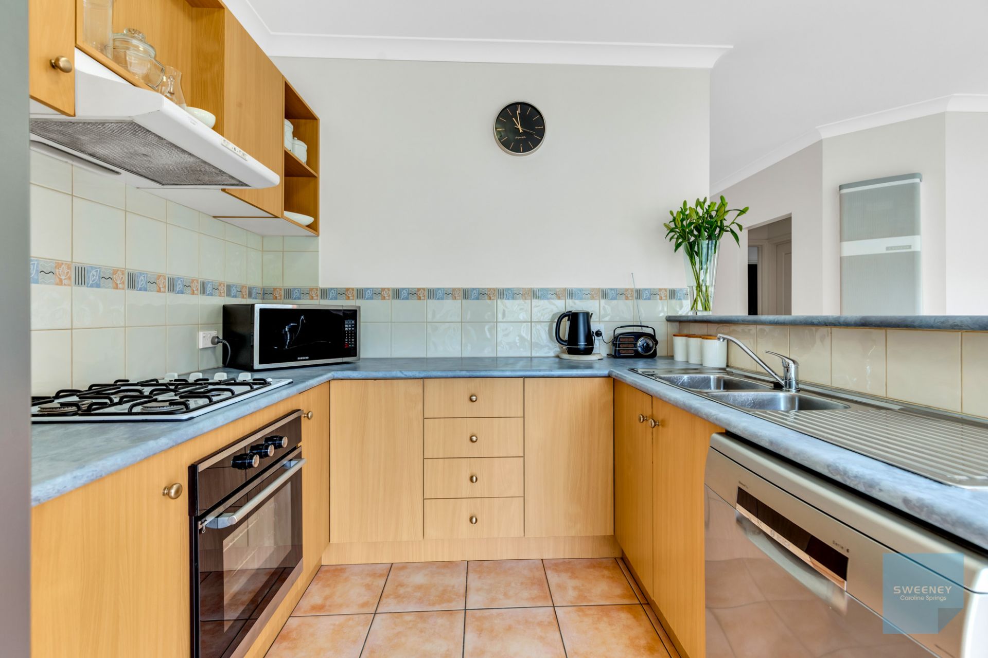 2 Betchworth Close, Caroline Springs - Thumbnail 3
