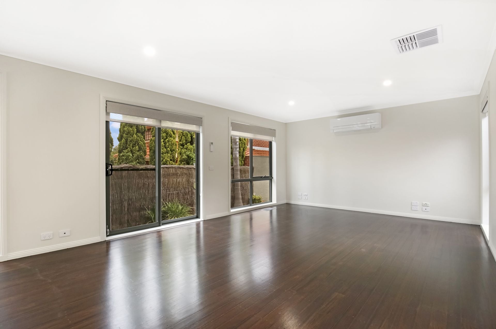 **APPLICATION APPROVED - 11/01/2022**Executive Family Luxury Living in Ivanhoe**