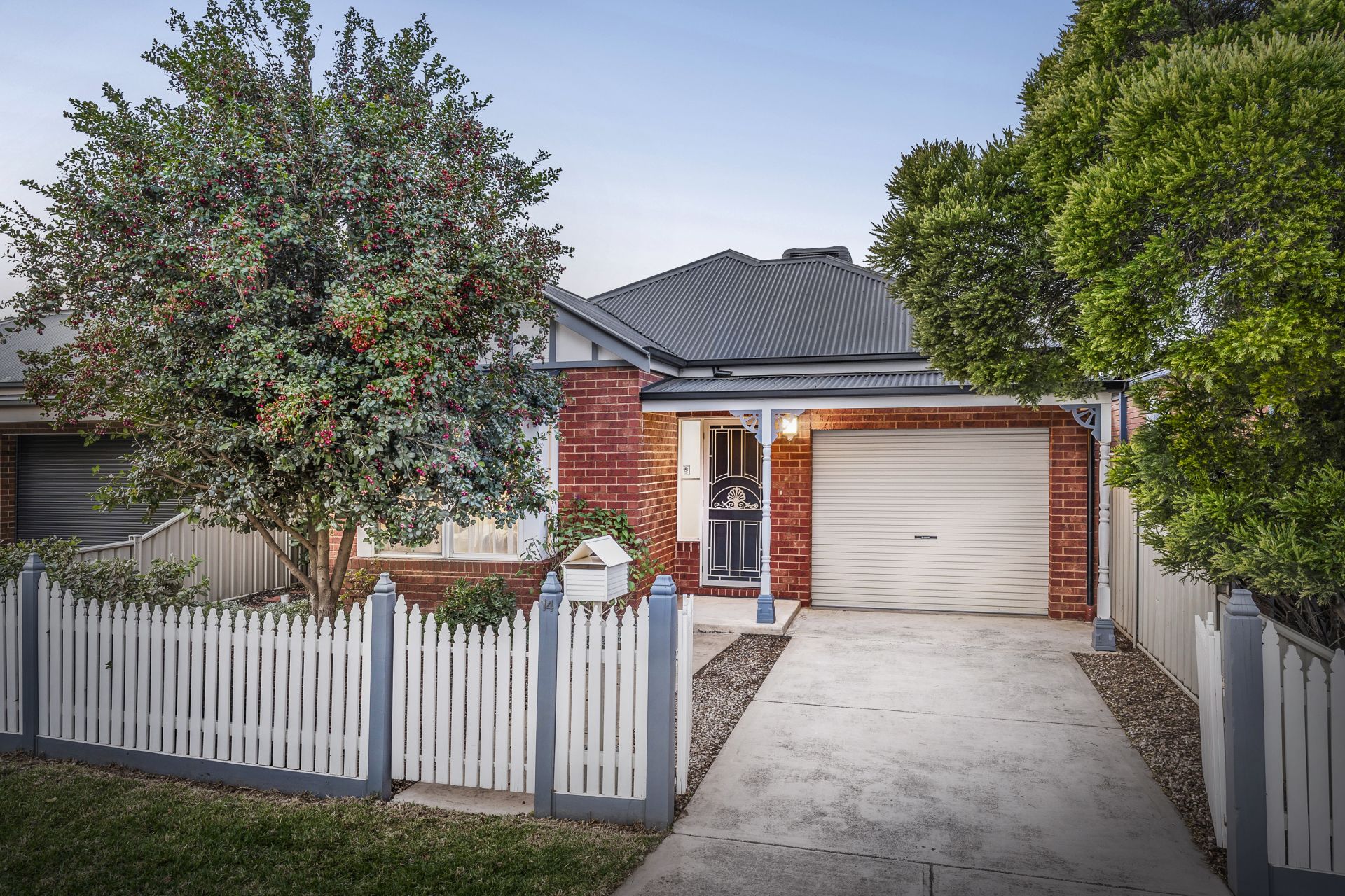 14 Cleland Way, Caroline Springs - Thumbnail 2