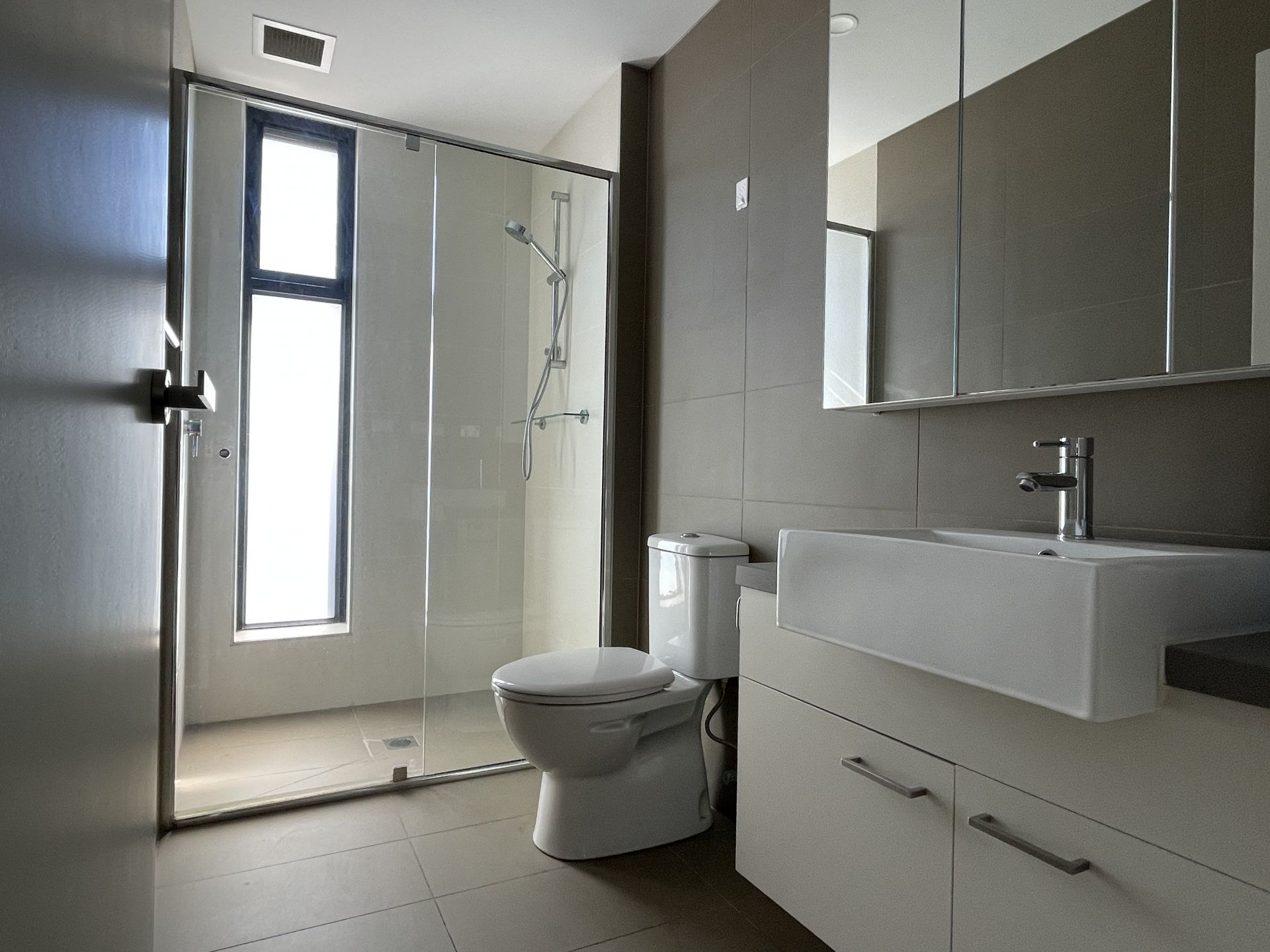 Spacious, Modern & Perfectly Positioned