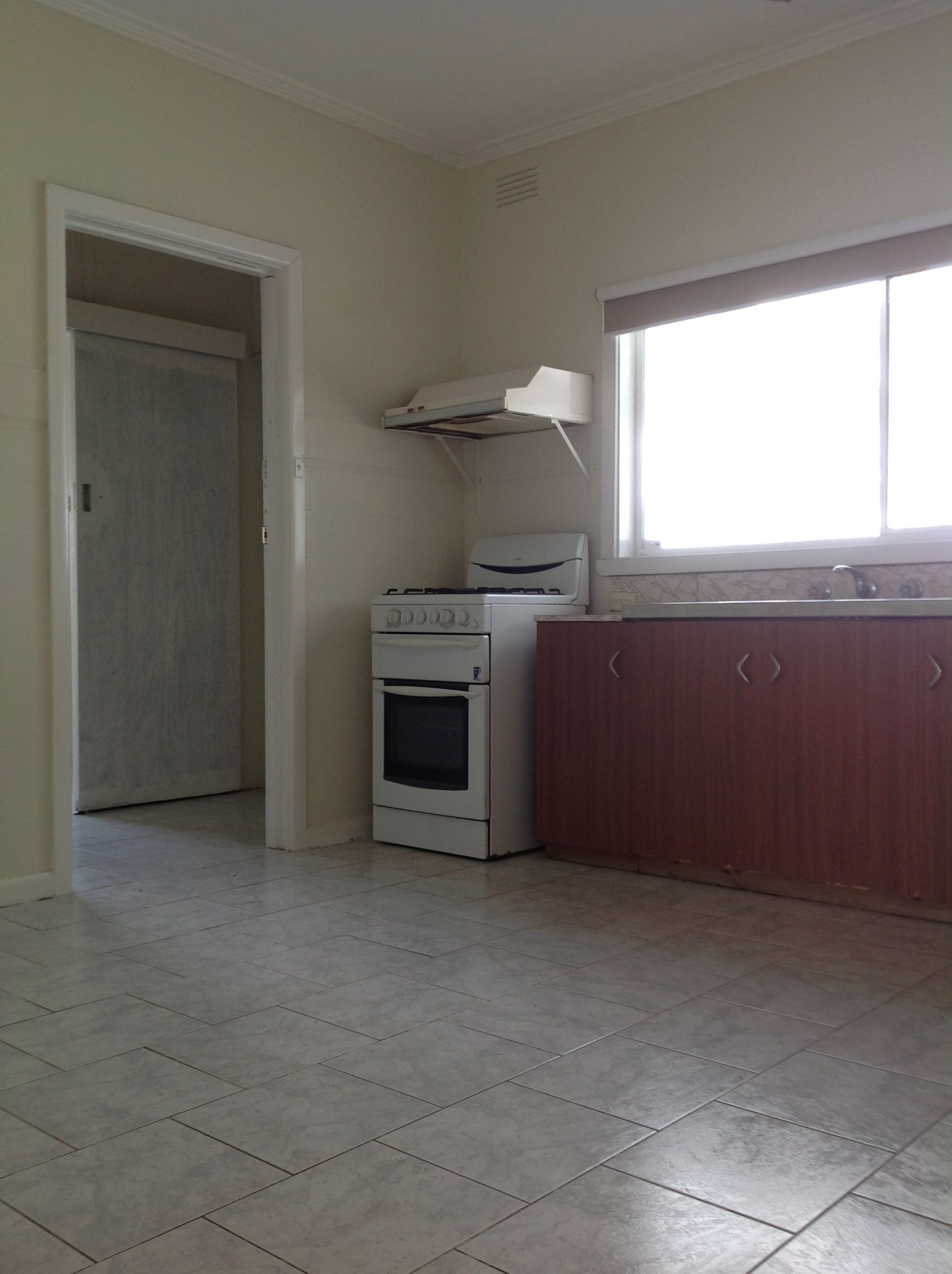 FRESHLY PAINTED AFFORDABLE FAMILY HOME !!!