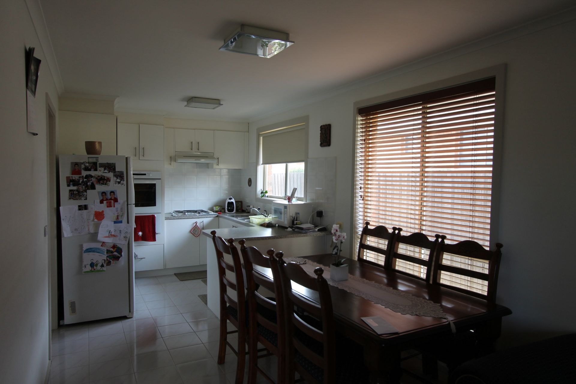 ***APPROVED APPLICATION PENDING*** 2 BEDROOM UNIT IN QUIET & CENTRAL LOCATION