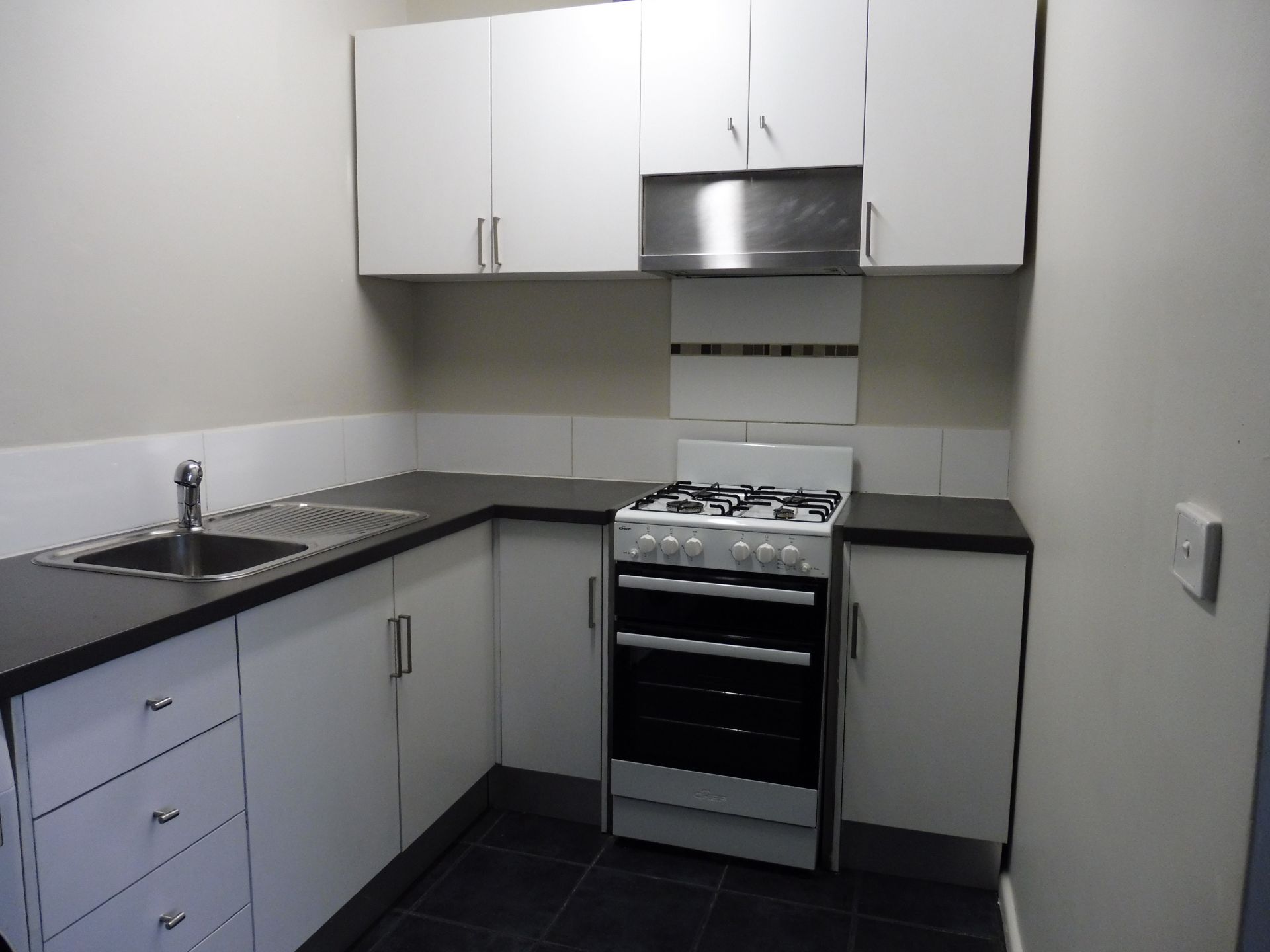 RENOVATED 1 BEDROOM UNIT