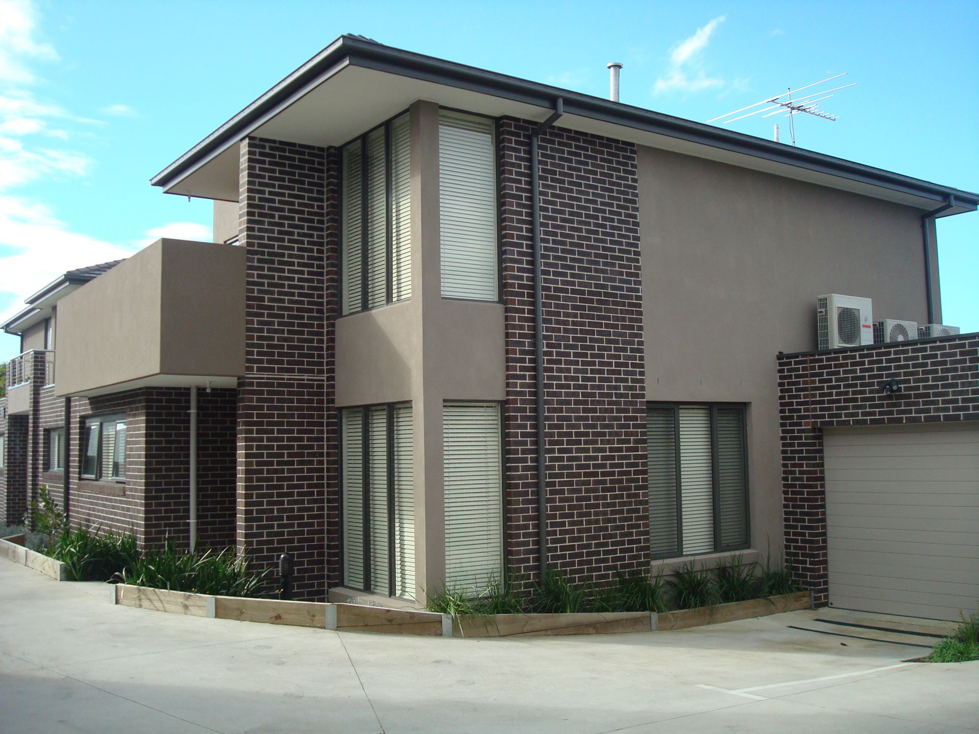 Large & Modern Townhouse