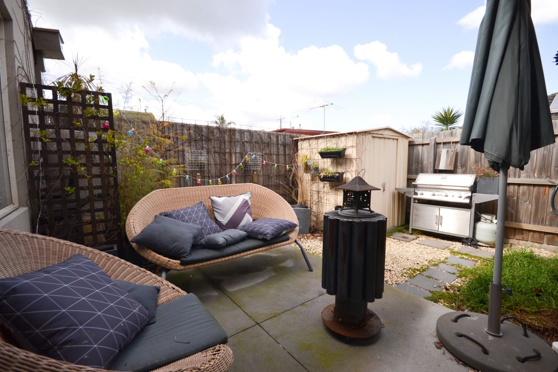 SIMPLY DELIGHTFUL - 1 BEDROOM, PLUS STUDY